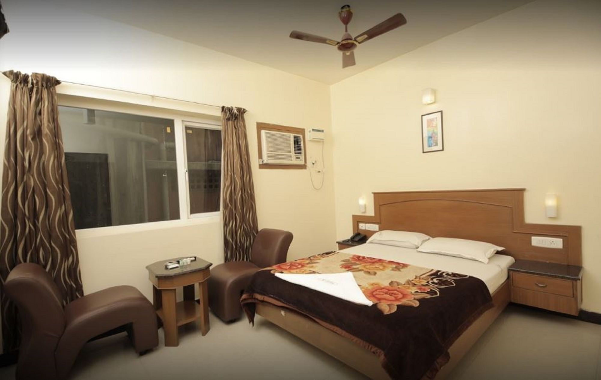 Krishna Inn チェンナイ エクステリア 写真